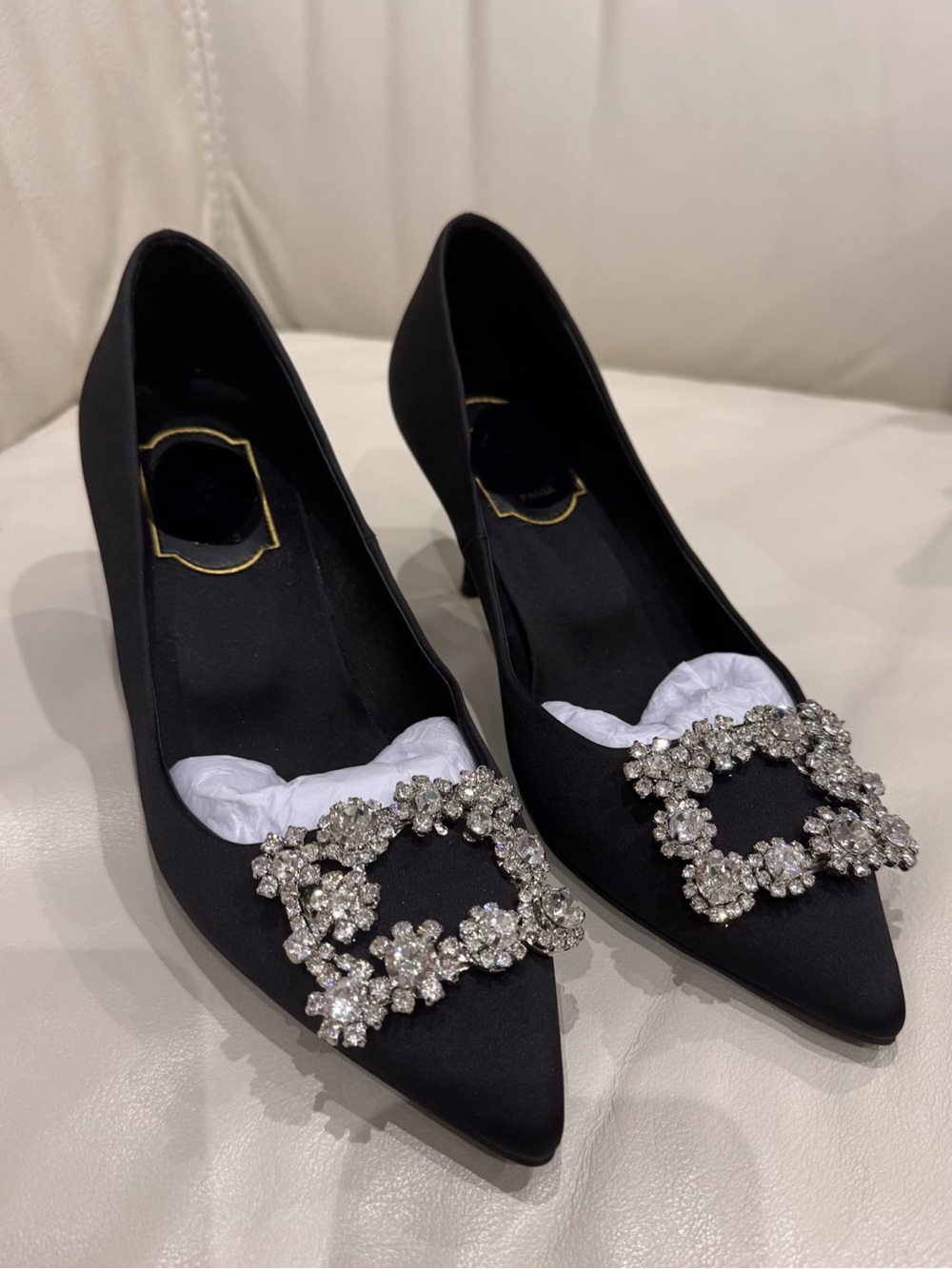 [NWOT] Women's Black Pointed Toe Satin heels with Crystal Buckle